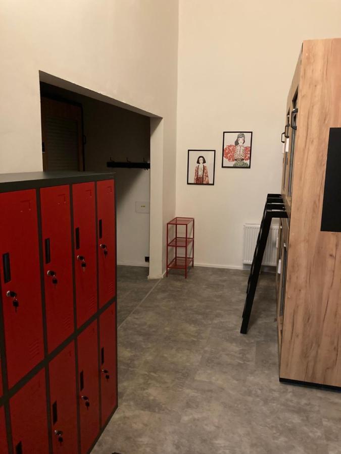 Capsule Hostel Zizkov Tower Prag Eksteriør billede