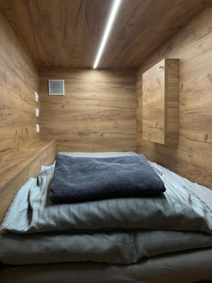 Capsule Hostel Zizkov Tower Prag Eksteriør billede