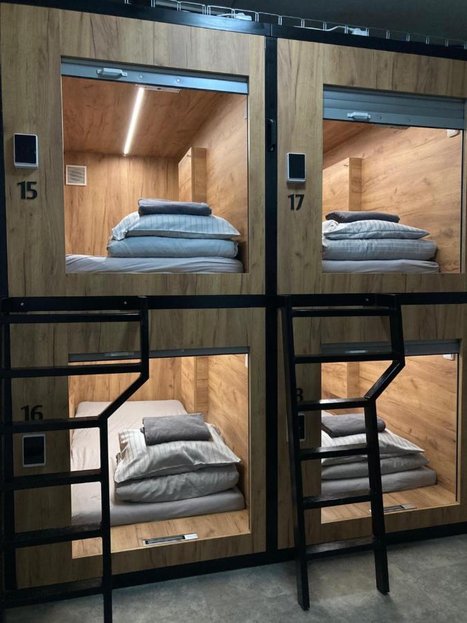 Capsule Hostel Zizkov Tower Prag Eksteriør billede