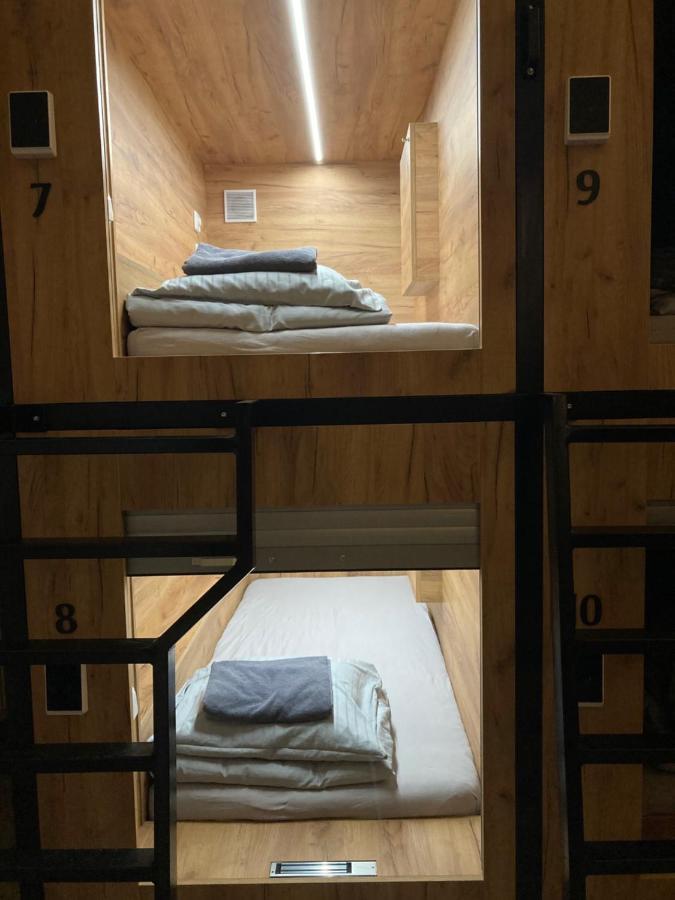 Capsule Hostel Zizkov Tower Prag Eksteriør billede