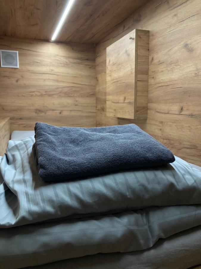 Capsule Hostel Zizkov Tower Prag Eksteriør billede
