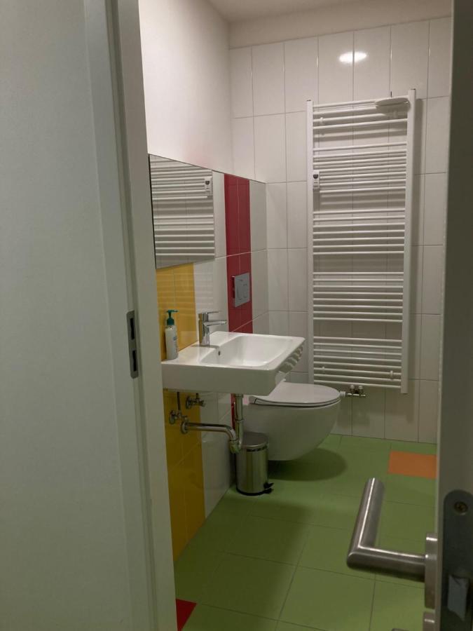 Capsule Hostel Zizkov Tower Prag Eksteriør billede