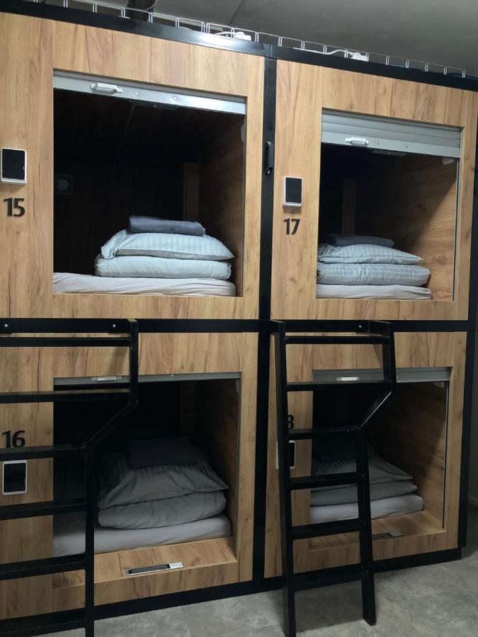 Capsule Hostel Zizkov Tower Prag Eksteriør billede