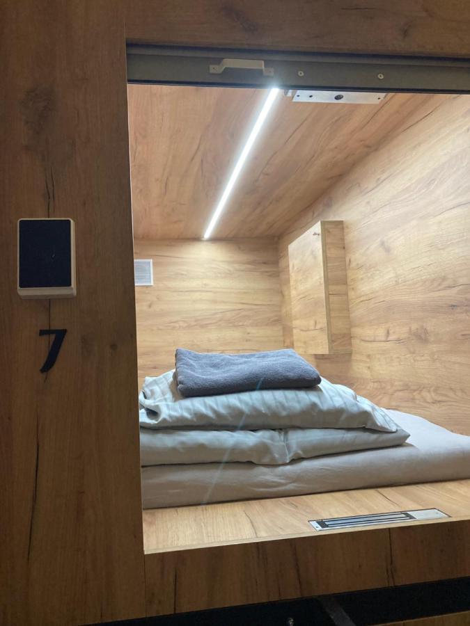 Capsule Hostel Zizkov Tower Prag Eksteriør billede