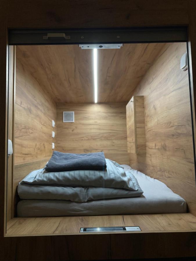 Capsule Hostel Zizkov Tower Prag Eksteriør billede